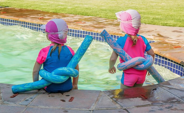 Foto von Kinder im Pool