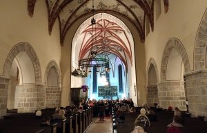 Weihnachtsmarkt 2022 in der Strausberger Altstadt, Gemischter Chor Strausberg singt in der Kirche