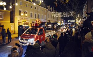 Weihnachtsmarkt 2022 in der Strausberger Altstadt, Feuerwehrparade