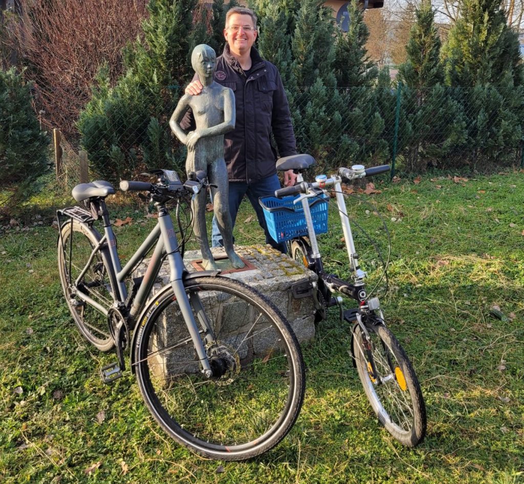 Radkoordinator Thomas Deuse mit Fahrrad am Anetteplatz in der Vorstadt