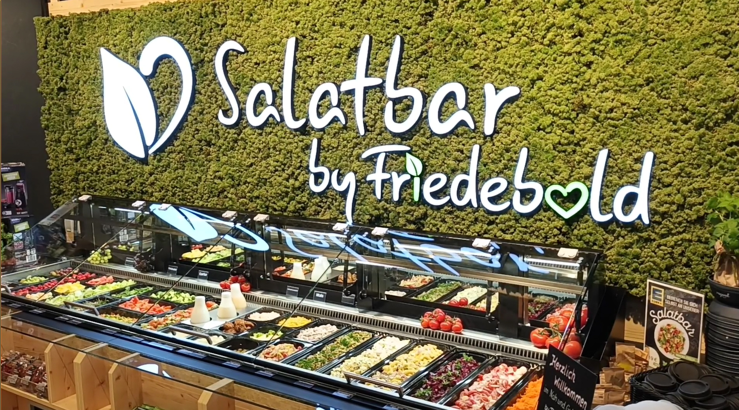 Im neuen nah&gut-Markt in der Großen Straße: die Salatbar
