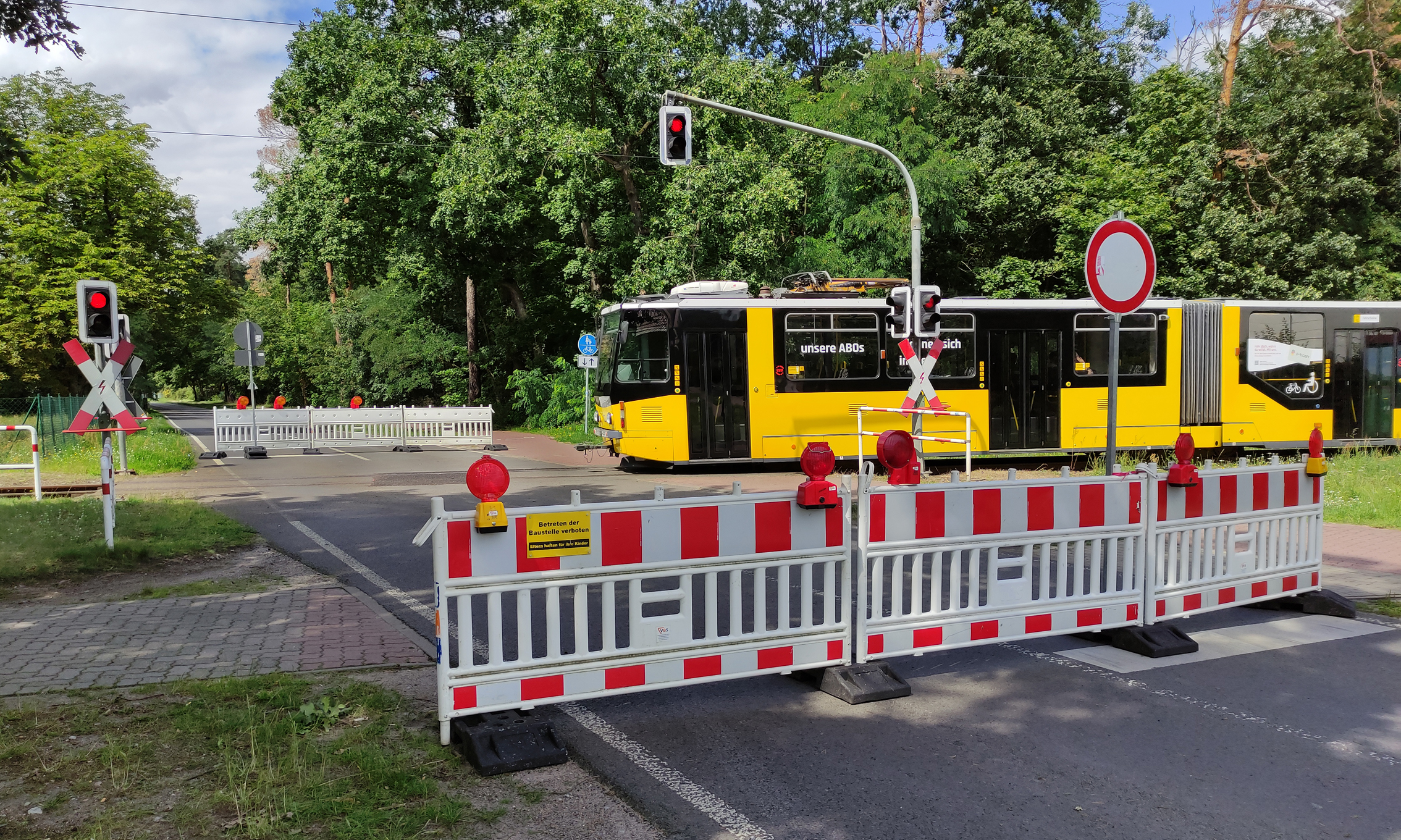 Bahnübergang Garzauer Straße wegen Bauarbeiten gesperrt