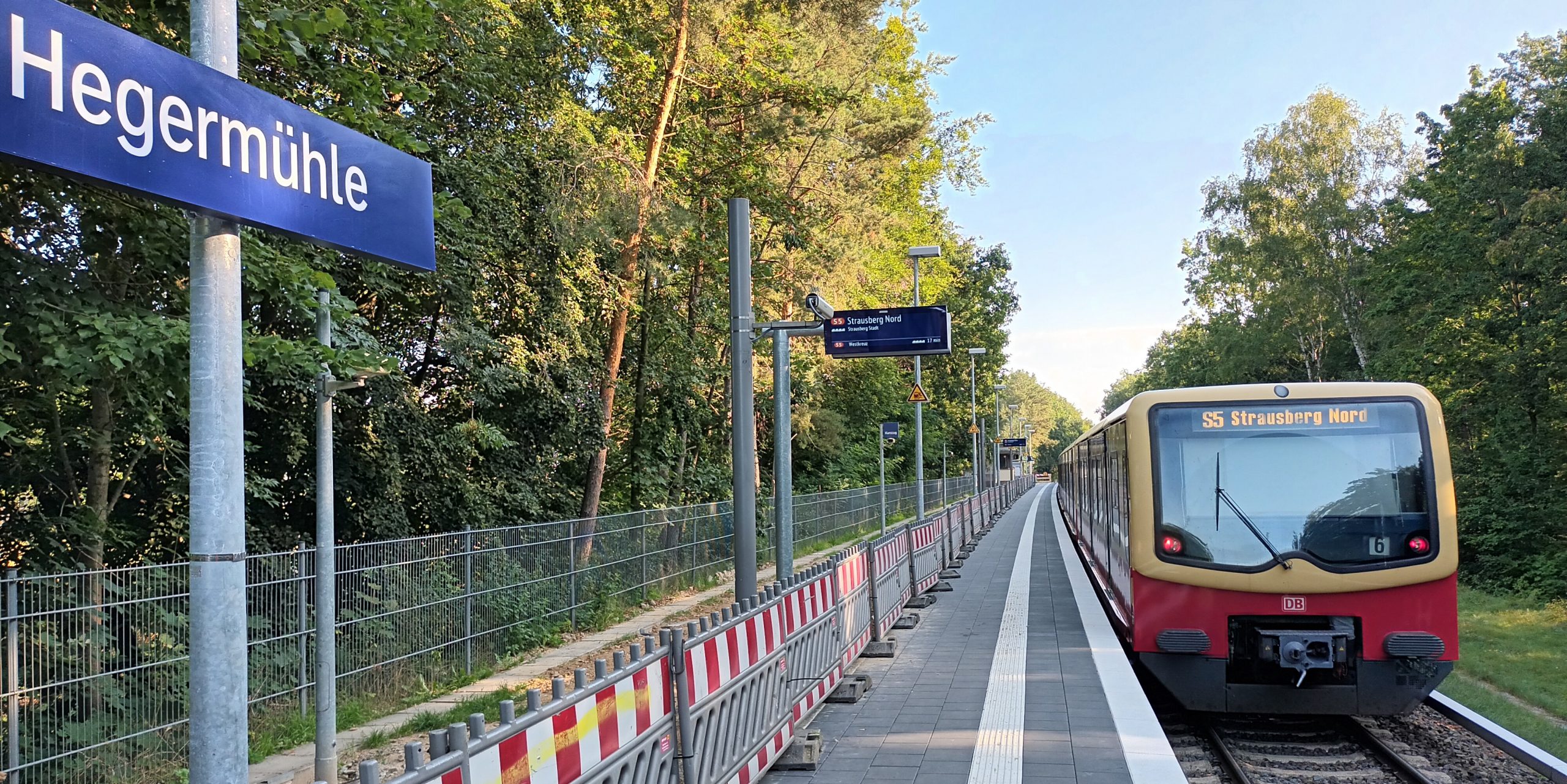 S-Bahn  am Bahnhof Hegermühle