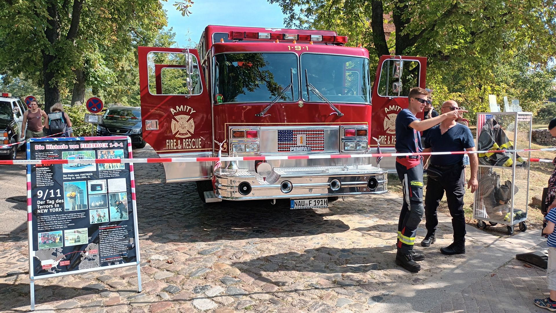 Freiwillige Feuerwehr Strausberg Tag der offenen Tür; zu Gast ein US Firetruck von 9/11 der European Police Car Unit