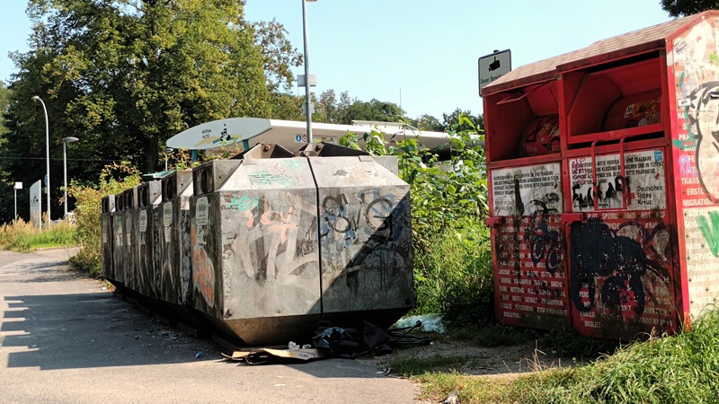 Bereits demontiert: Altkleidercontainer im Spitzmühlenweg